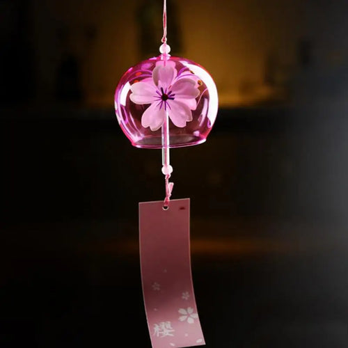 Campanilla de viento japonesa furin de cristal con diseño sakura, vista frontal